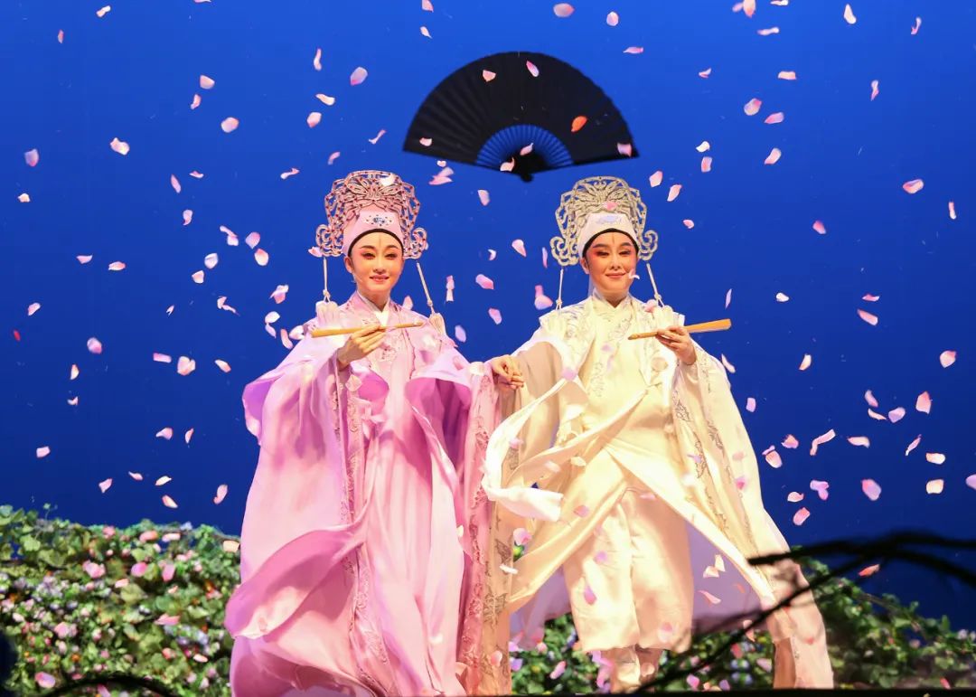 戏苑百花 | 古典情愫，飞越时光而来——浙江小百花越剧团新版《梁祝》、《五女拜寿》