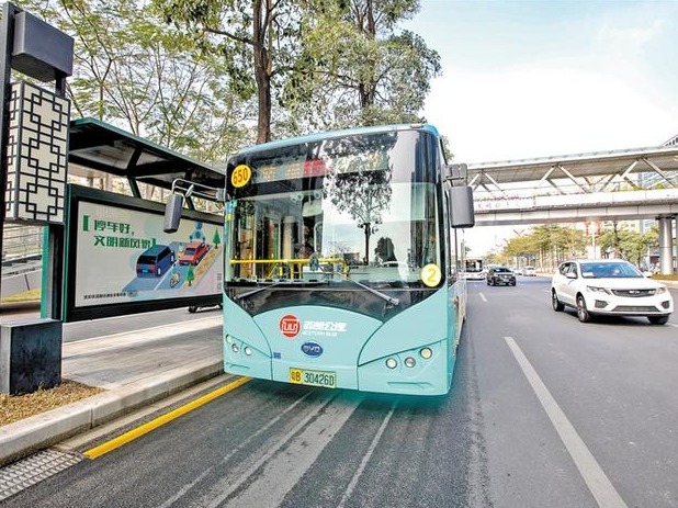 深圳8条“招手停”巴士线路3月开通，灵活接驳地铁站到居住区产业园