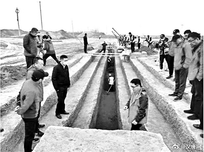 发现3500座古墓 西安机场扩建不误考古