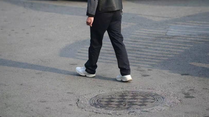 发现须6小时井盖缺损内修复，广州立法守护“脚下安全”