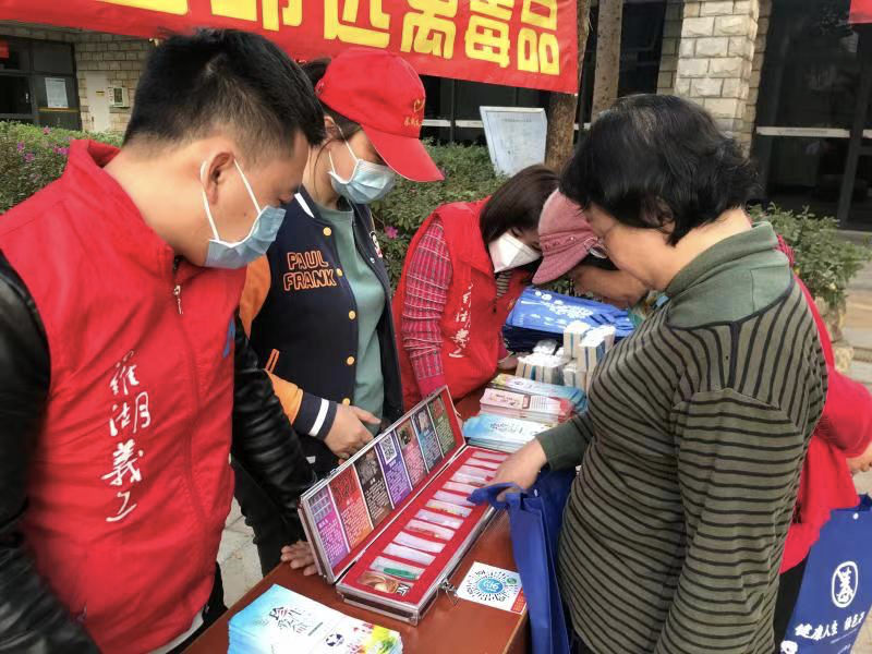 西岭社区宣传禁毒形成拒毒合力