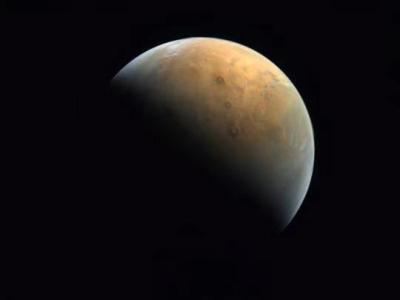阿联酋“希望号”火星探测器发回第一张火星照片