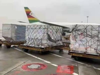 中国援助非洲首批疫苗交付完毕，正运往津巴布韦