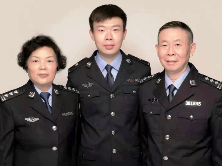 致敬！“多警之家”延续警魂，代代守护平安