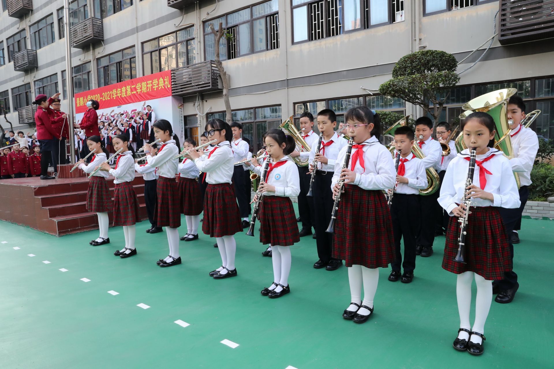 景鹏小学牛气满满迎开学