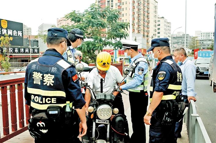 未备案电动车用假牌上路 扣车罚5000元！