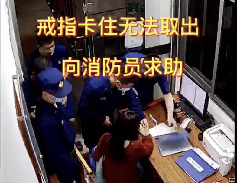 深圳一女子掏钱致谢消防员后跑了，消防员冲了出去！