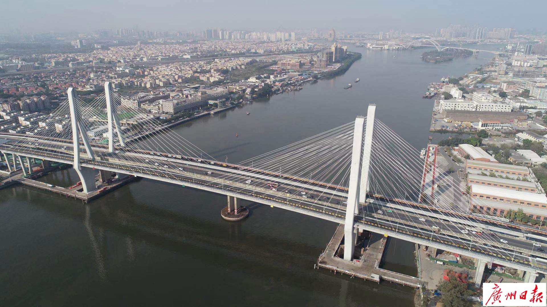 今日,记者来到洛溪大桥新桥看到,新桥已经"做好准备",将在今日(8日)24