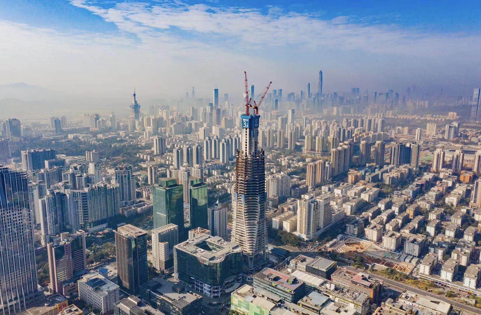 深圳在建第一高楼顺利突破260米