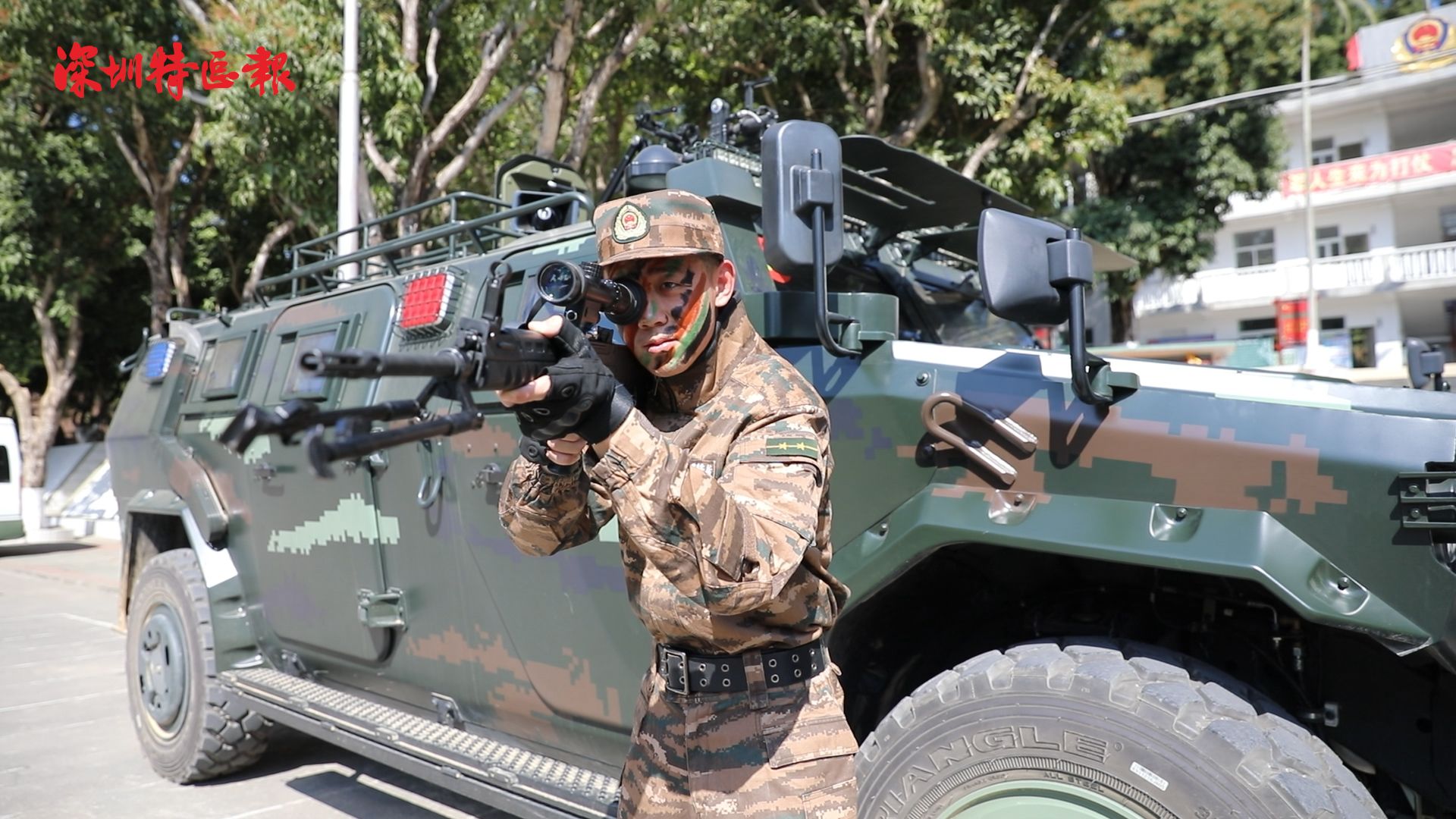 百套军旅照，助力深圳武警和家人“隔空团圆”