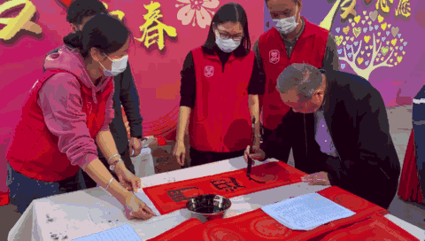 快递人秒变“收件人”！城市骑士的新年礼包爱意满满！