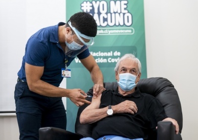智利总统、卫生部长接种中国新冠疫苗