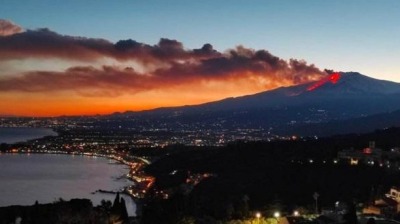 意大利埃特纳火山剧烈喷发 当地机场临时关闭 