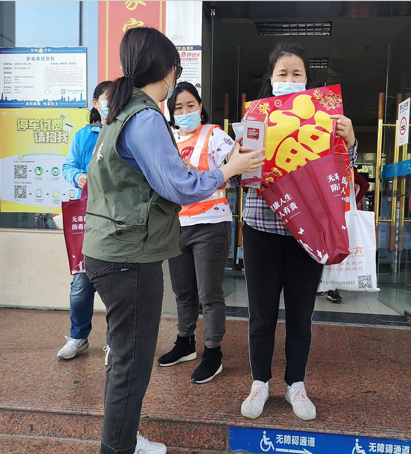 “无毒无邪”平安过年！马峦街道开展禁毒反邪宣传