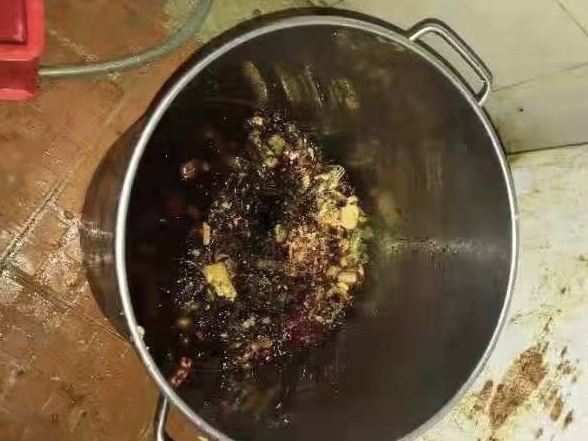 使用“地沟油”制作菜品 龙岗一烤鱼店两人被批捕