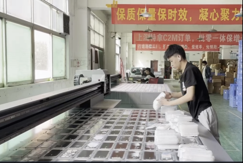 1只手机壳卖3.5元还包邮，C2M让超级工厂赚钱的法门到底是什么？