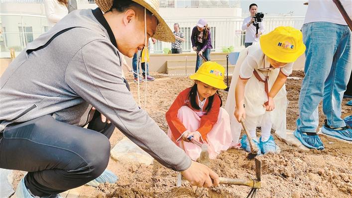 深圳市第六幼儿园在“春耕节”让幼儿“享劳动”  