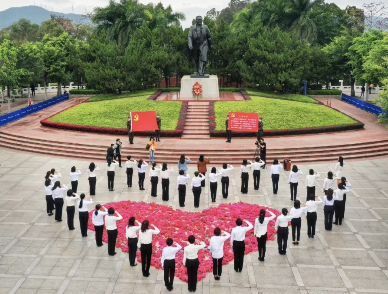 党旗引领谱新篇，机关巾帼绽光彩