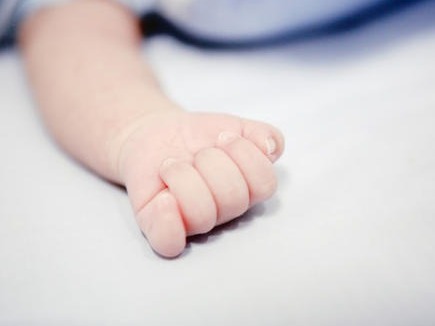 意大利两名医生接种新冠疫苗后分别诞下带有抗体女婴