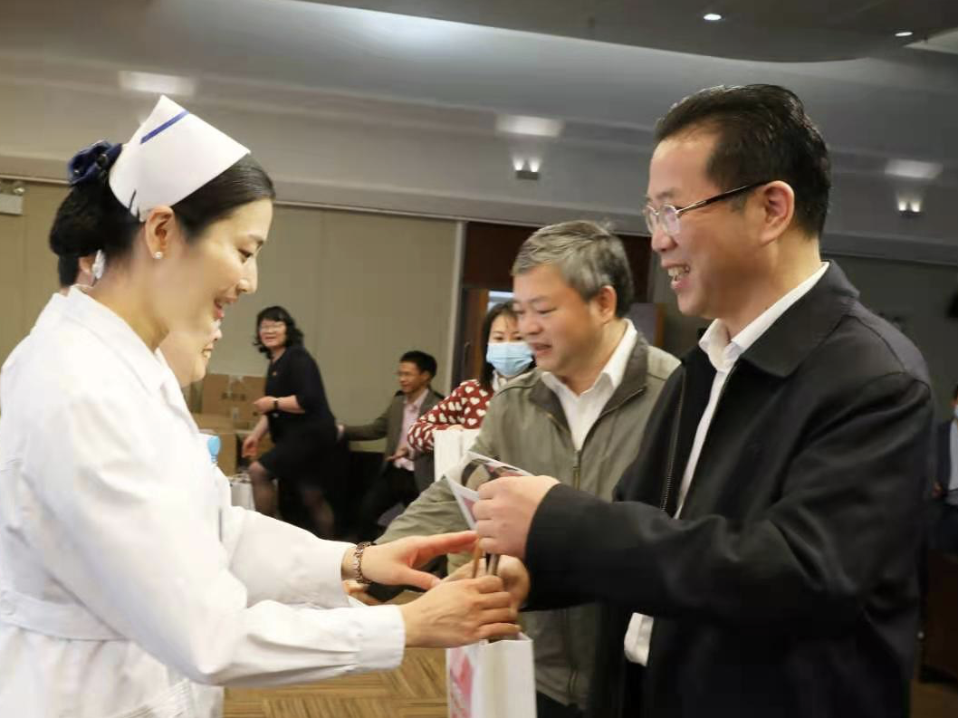 600多名广东抗疫一线女职工收到节日礼物，工会已投3.49亿元保障疫情防控