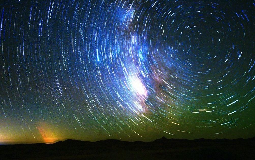 震撼！广东95后货车司机6个月拍出星辰大海