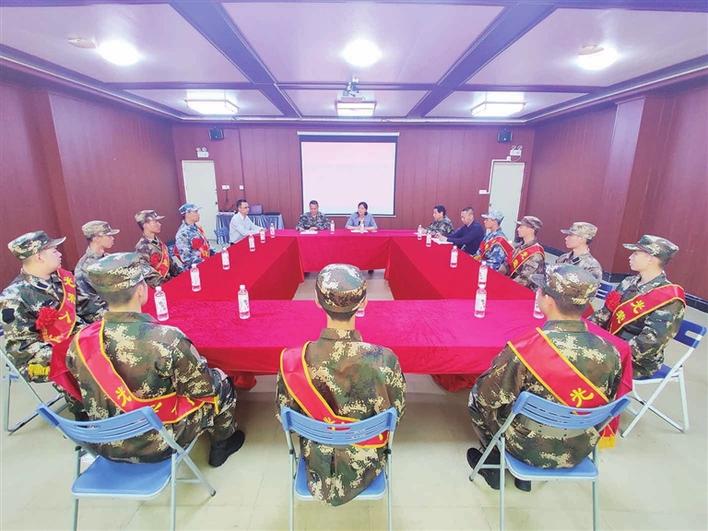 园岭儿女披戎装 为家为国添荣光