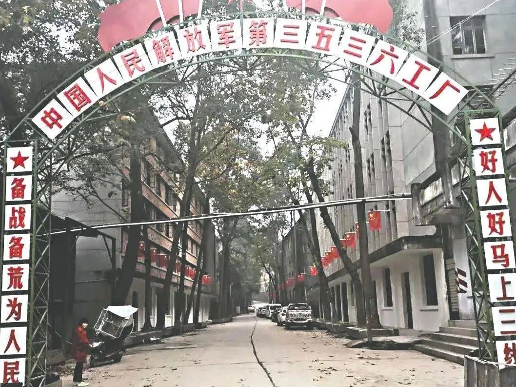 《你好，李焕英》勾起的，是回不去的厂矿子弟生活