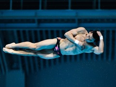 曹缘、陈芋汐分获2021年中国跳水明星赛男子、女子10米跳台冠军