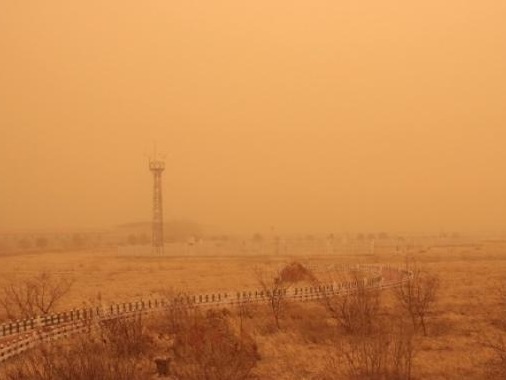 中央气象台发布沙尘暴蓝色预警：新疆东部局地有沙尘暴