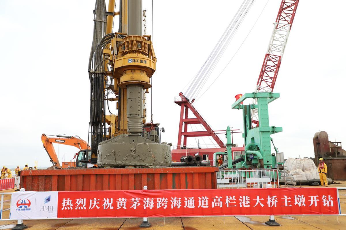 黄茅海跨海通道高栏港大桥主墩桩基顺利开钻