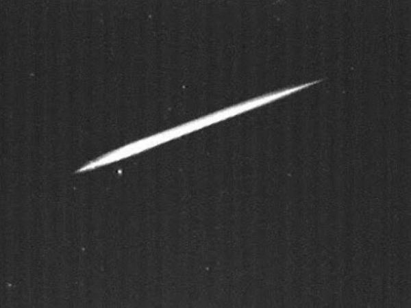 外媒：西班牙观测到陨石以10万公里时速飞跃在该国南部上空
