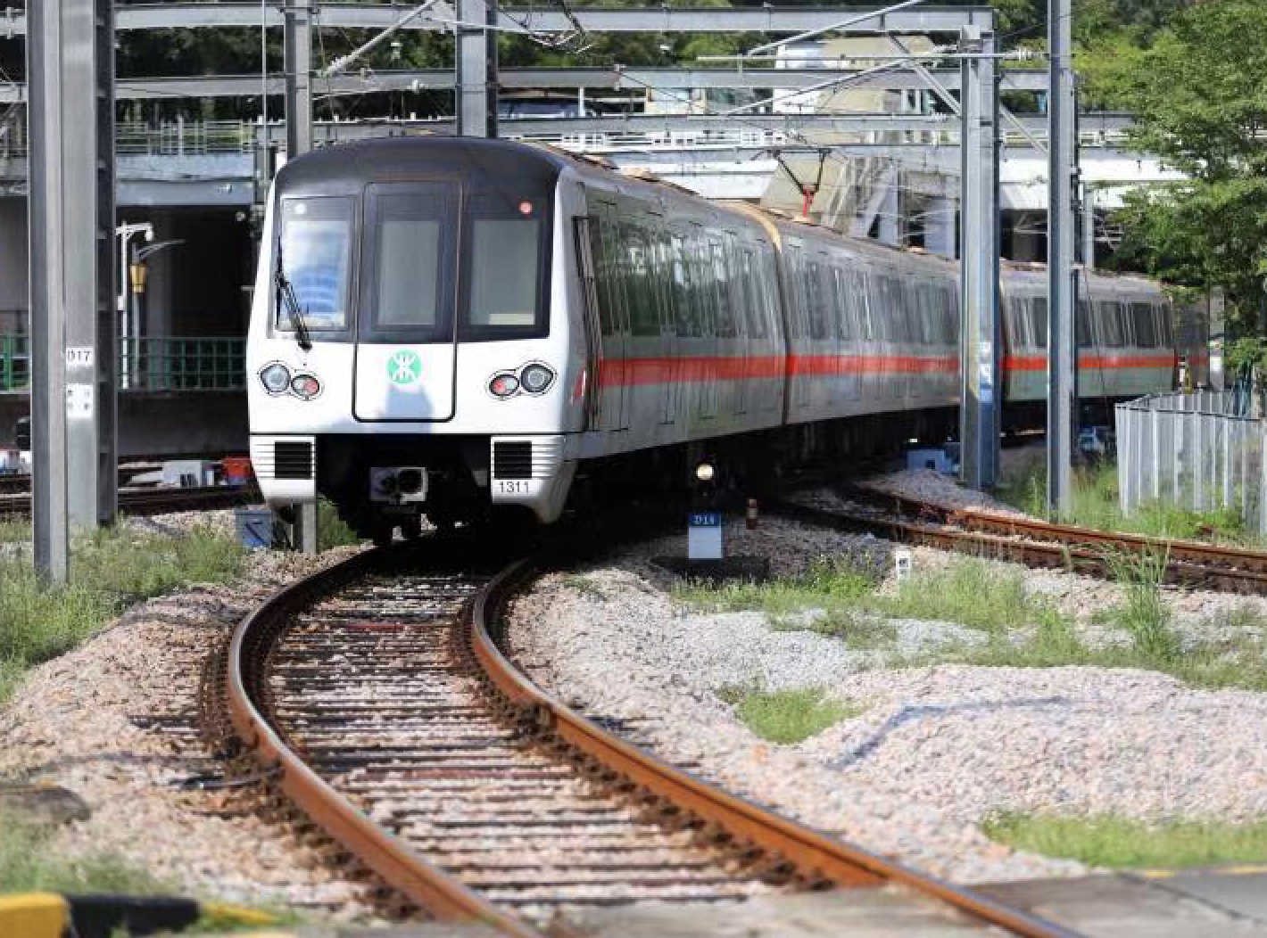 地铁1号线西乡至机场东区段工作日高峰运能提升50%  