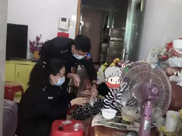 “我为群众办实事”：民警上门为百岁老人办理户籍业务