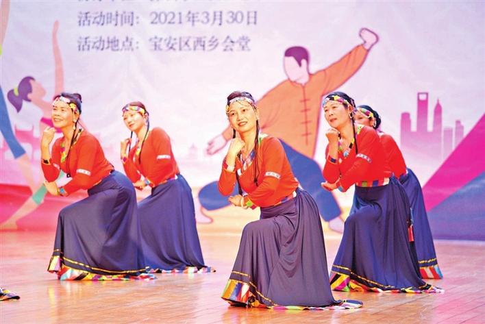 宝安区300余名中老年市民同台秀才艺
