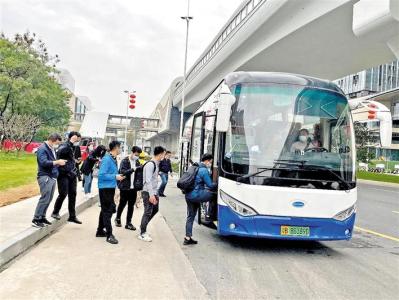 “招商科技园区-凤凰城地铁站”往返交通接驳巴士开通运行