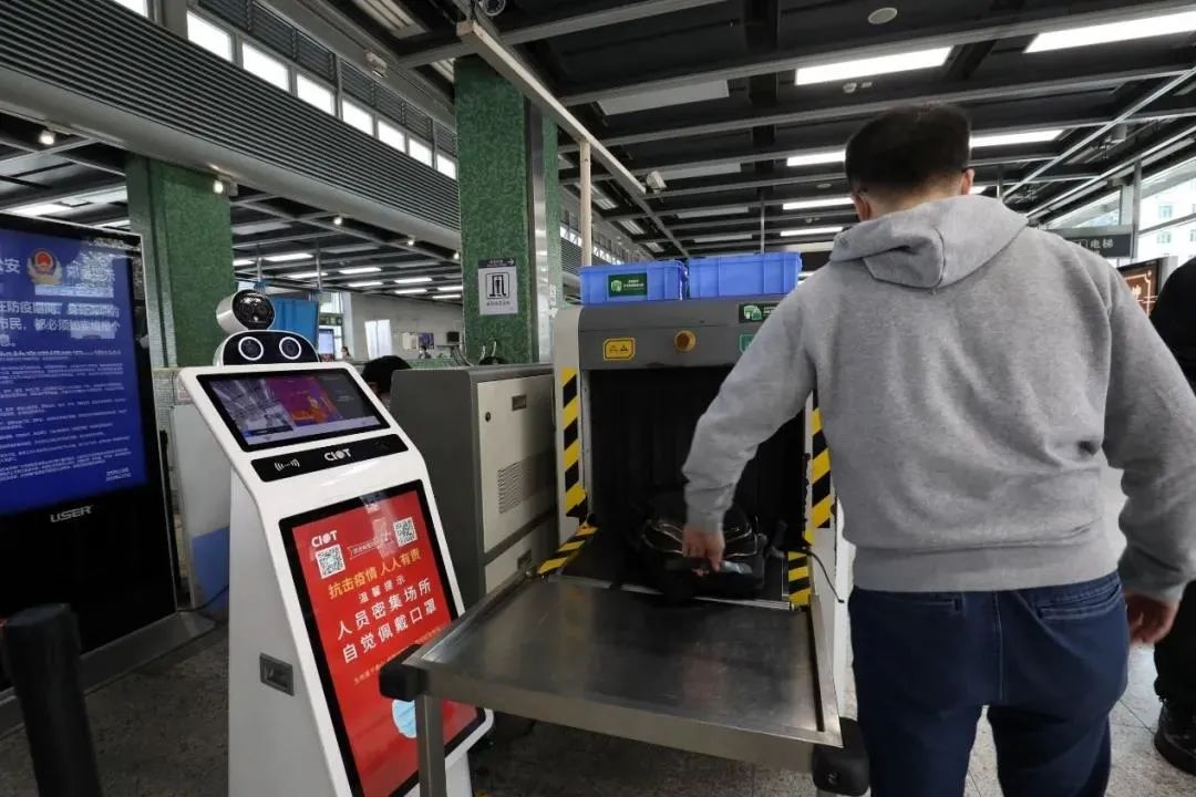 提升市民出行体验！4号线智能测温机器人正式上线