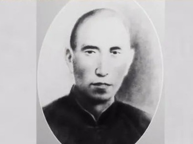他，腰缠十三根金条，却宁可乞讨度日