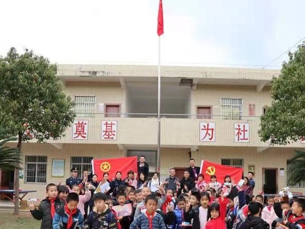 用行动“向雷锋同志学习”，这群高速人走进了东岗岭小学