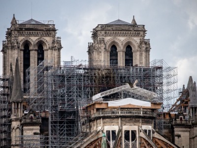 巴黎圣母院修复工作开始，将需要上千棵百年橡树