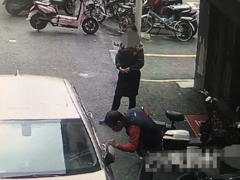 男子恶意使用502胶水 ，毁坏他人豪车被刑拘