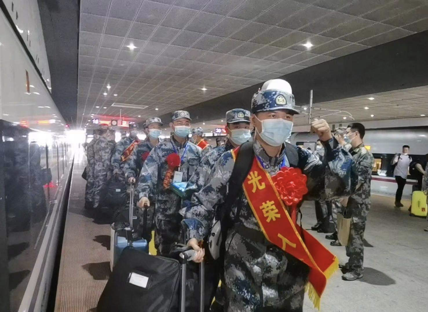 深圳市2021年春季新兵陆续起运，445名新兵将奔赴火热军营