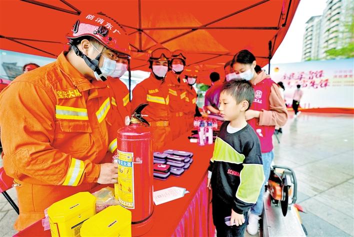 沙井街道 启动学雷锋系列活动