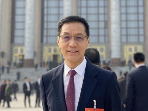 全国政协委员冯远征：“春节档”火爆后应回归理性看长远