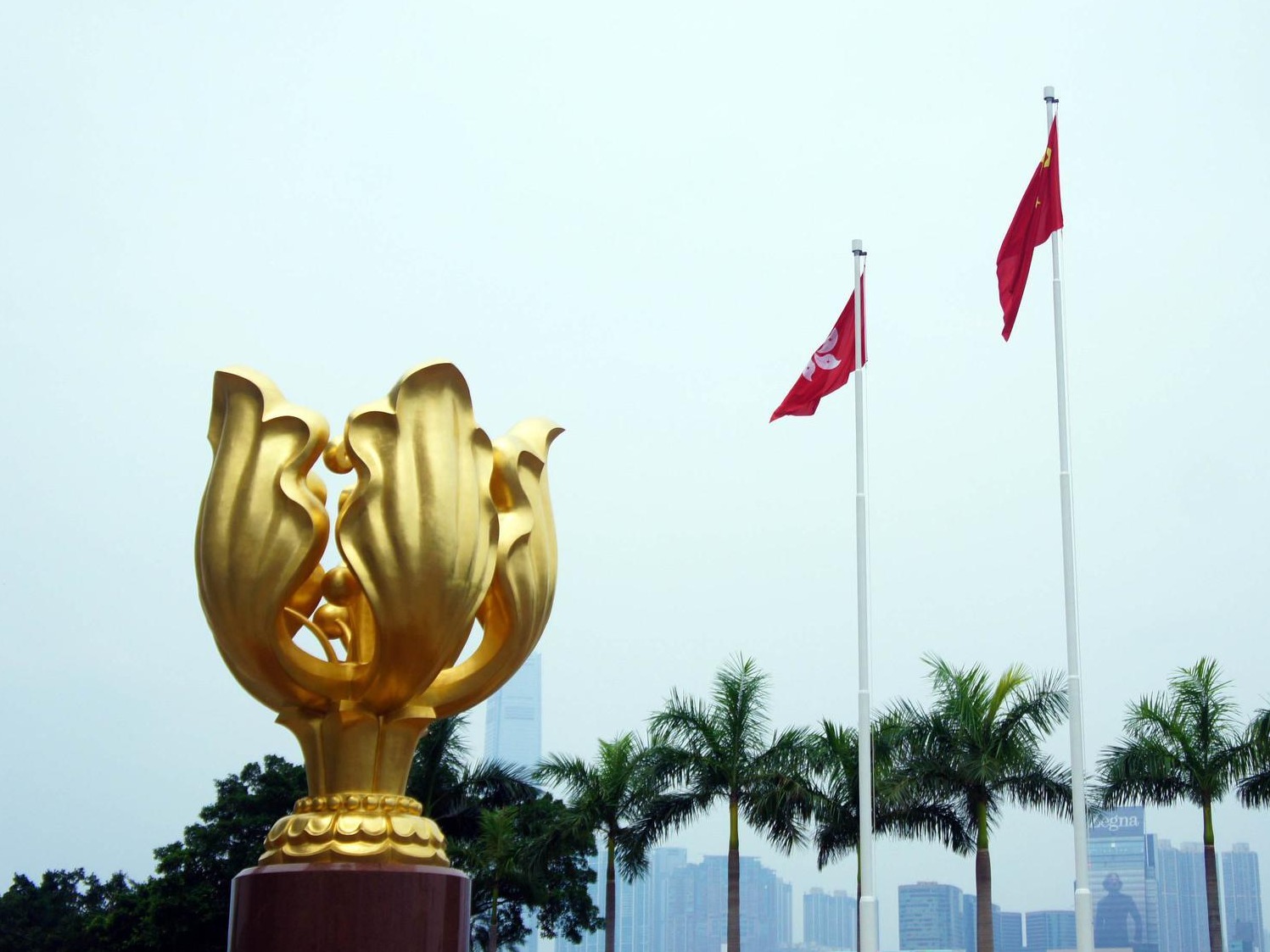 香港中联办：完善选举制度将推动香港走向长期繁荣稳定