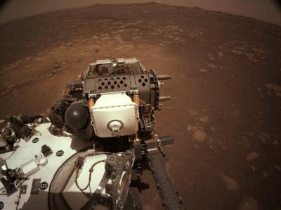 NASA毅力号完成首次火星行走，33分钟移动6.5米