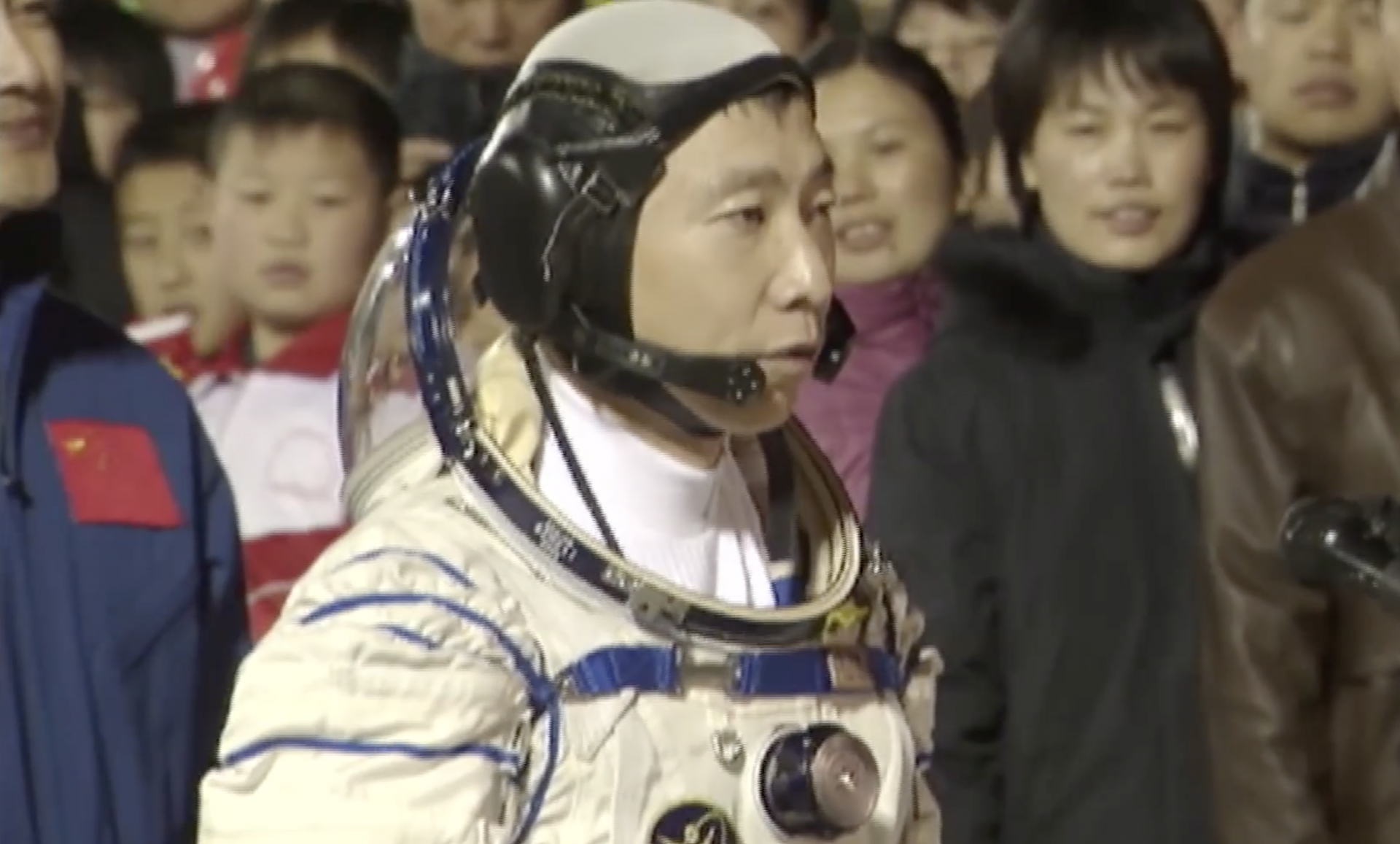 热血沸腾！你们飞多高中国人的头就昂多高