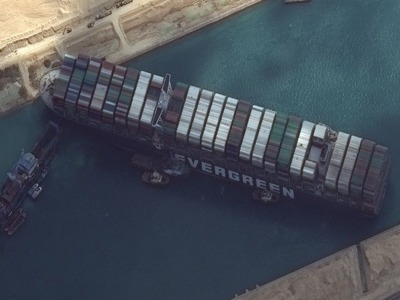 外媒：堵塞苏伊士运河货轮船身已摆正，恢复正常航线