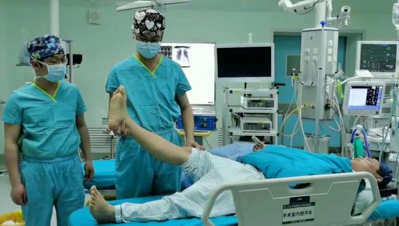 六个科室协作完成高风险手术 北中医深圳医院完成一起特殊脊椎手术        