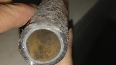 数百万买的精装房，刚收楼就发现水管生锈