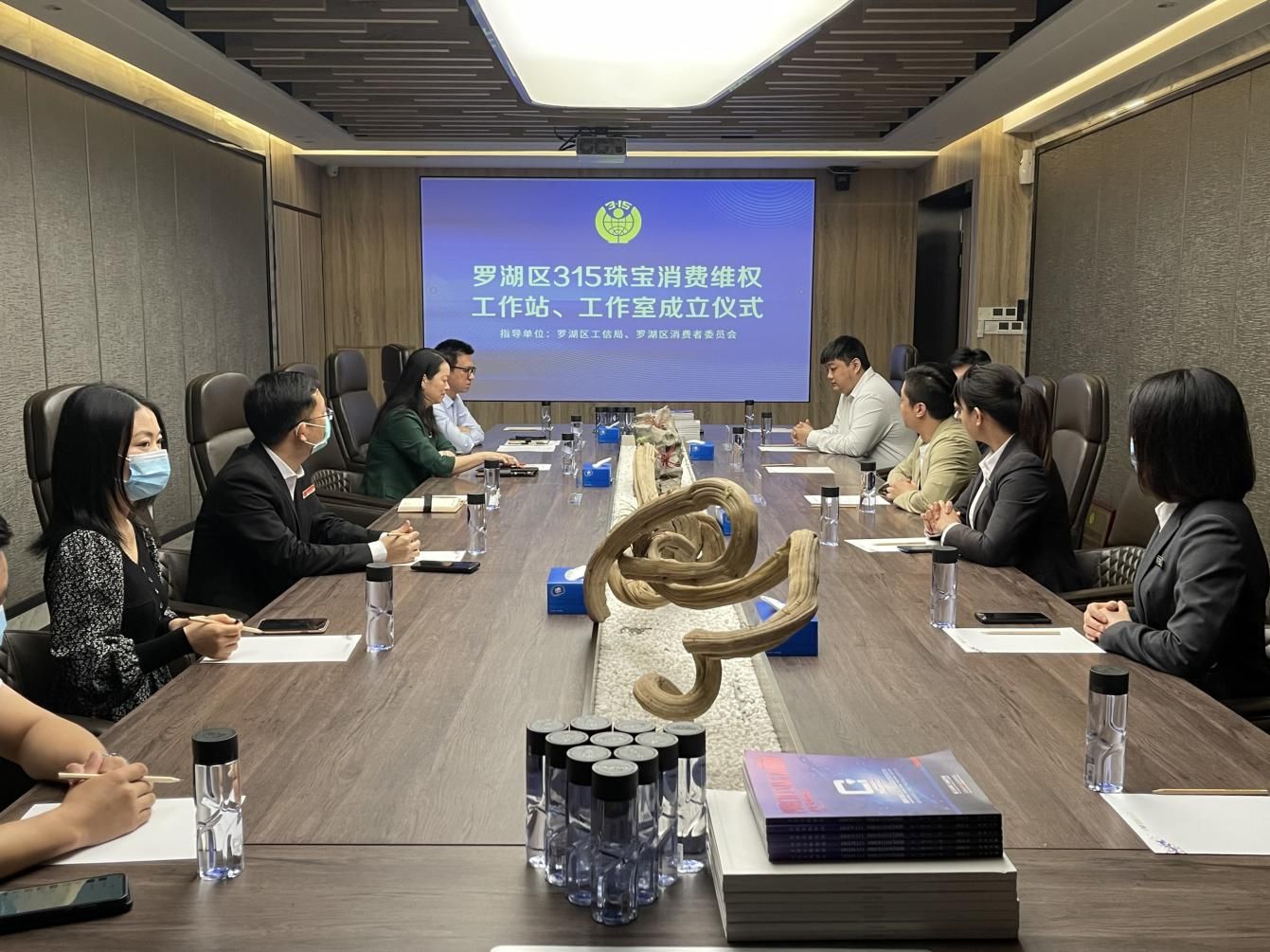 黄金珠宝维权更快更近更实 罗湖区成立315珠宝消费维权工作站